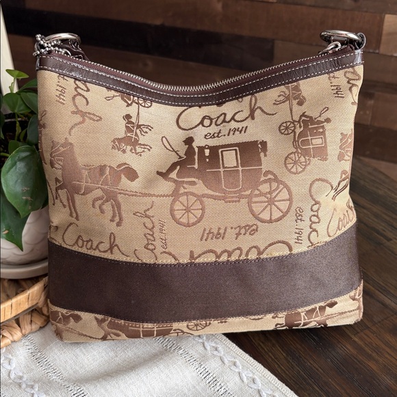 Coach Rare Vintage Horse and Carriage Signature Shoulder Bag LIKE NEW!! - Picture 2 of 13